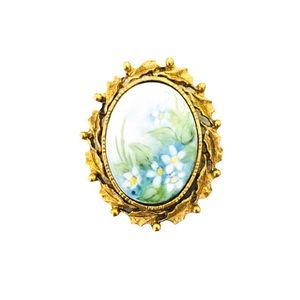 • Vintage Floral Brooch •